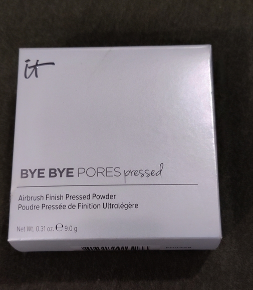 it cosmetics Other - NEW!! IT! COSMETICS Bye Bye Pores Pressed Powder